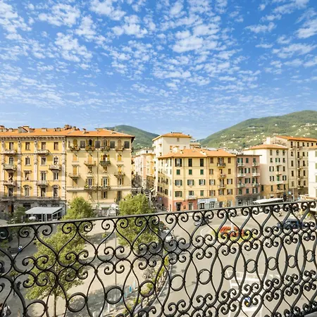 5 Terre Blue Light House لا سبيتسْيا