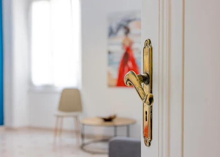 5 Terre Blue Light House *