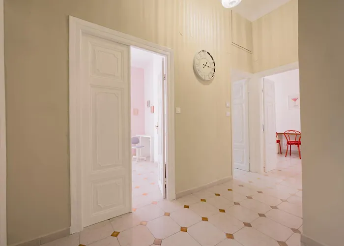 5 Terre Blue Light House