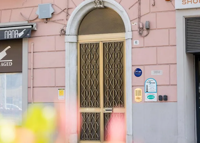 5 Terre Blue Light House * Специя