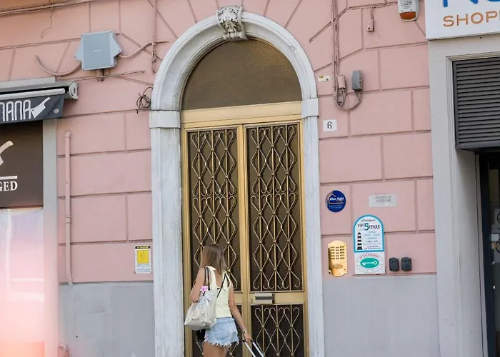 Апартаменты 5 Terre Blue Light House *