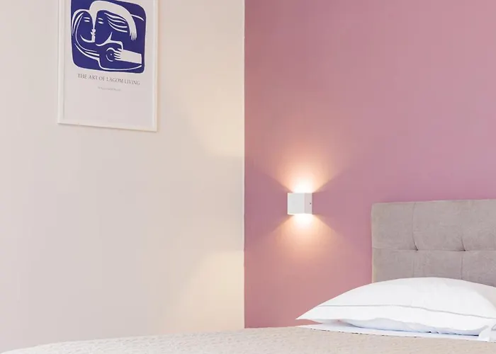 5 Terre Blue Light House