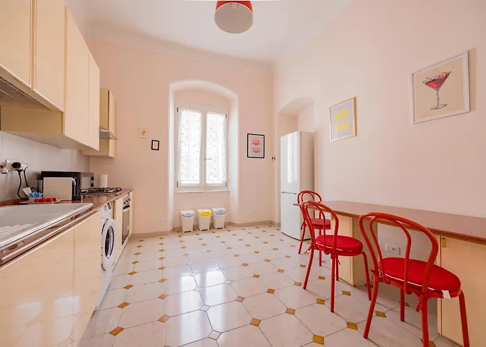 5 Terre Blue Light House