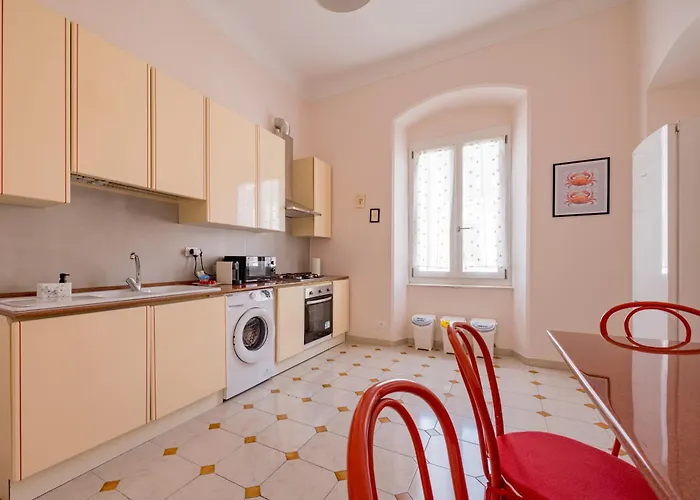 5 Terre Blue Light House Апартаменты Специя